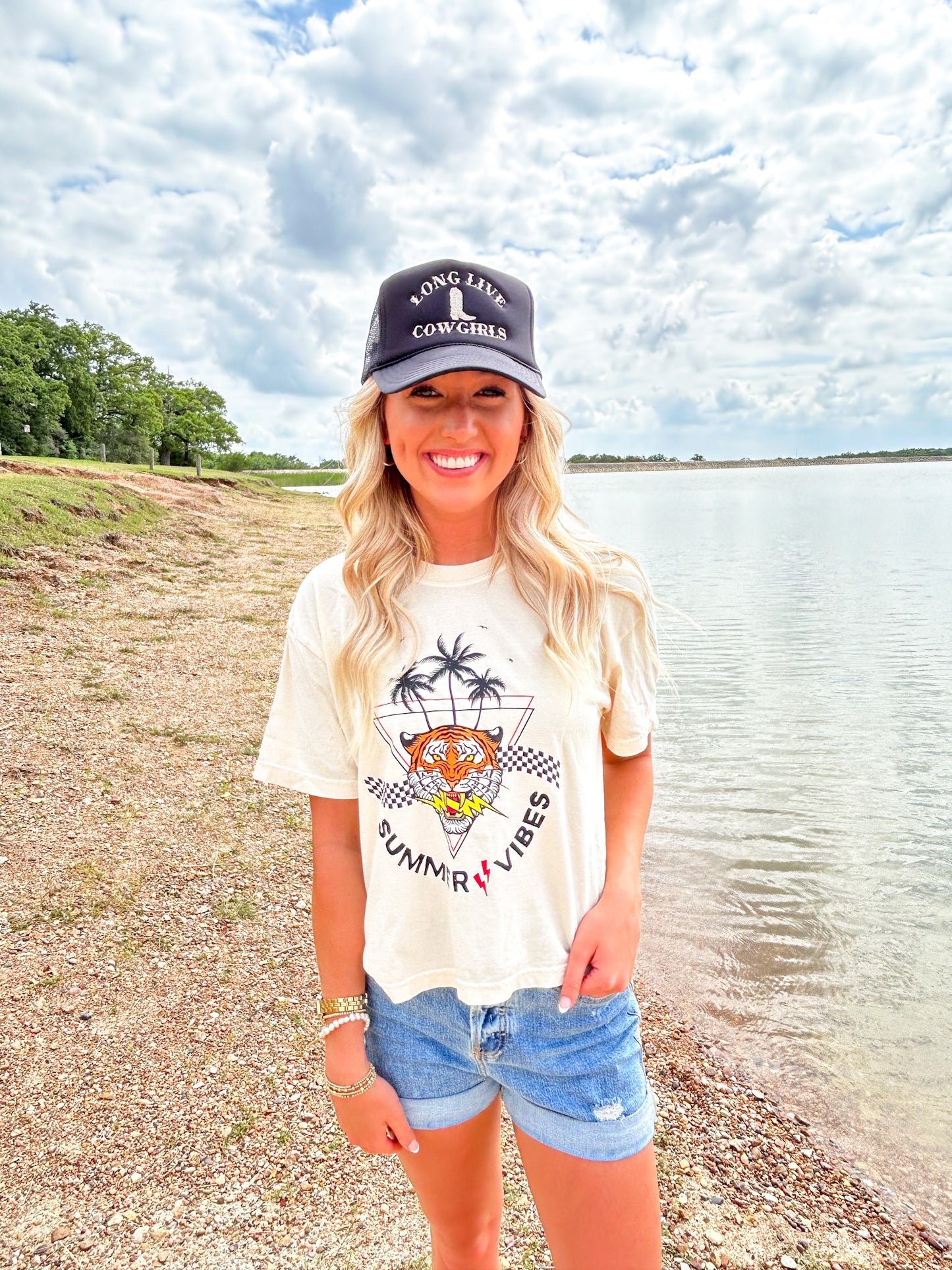 SUMMER VIBES TEE