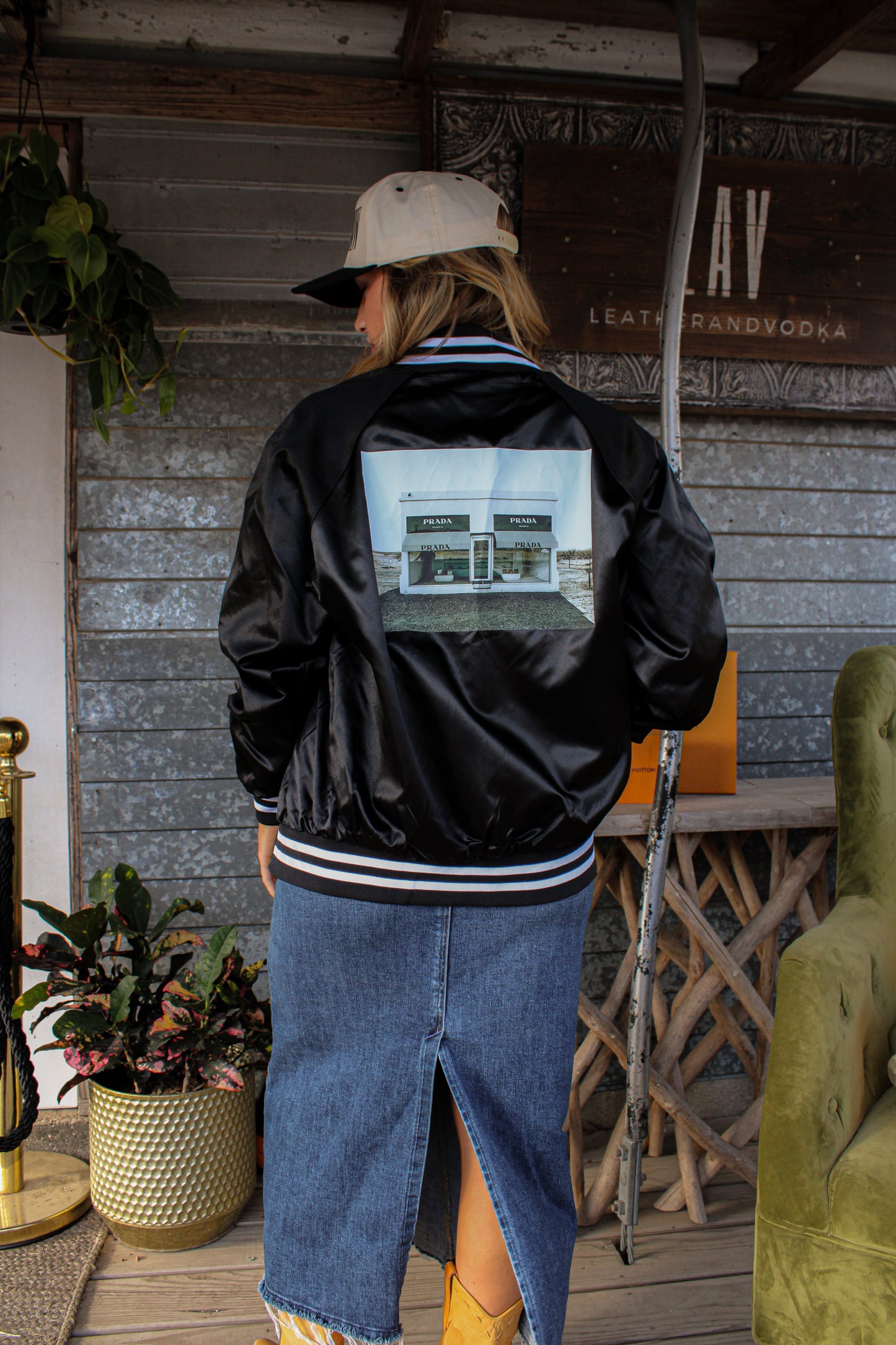 BOMBER JACKET