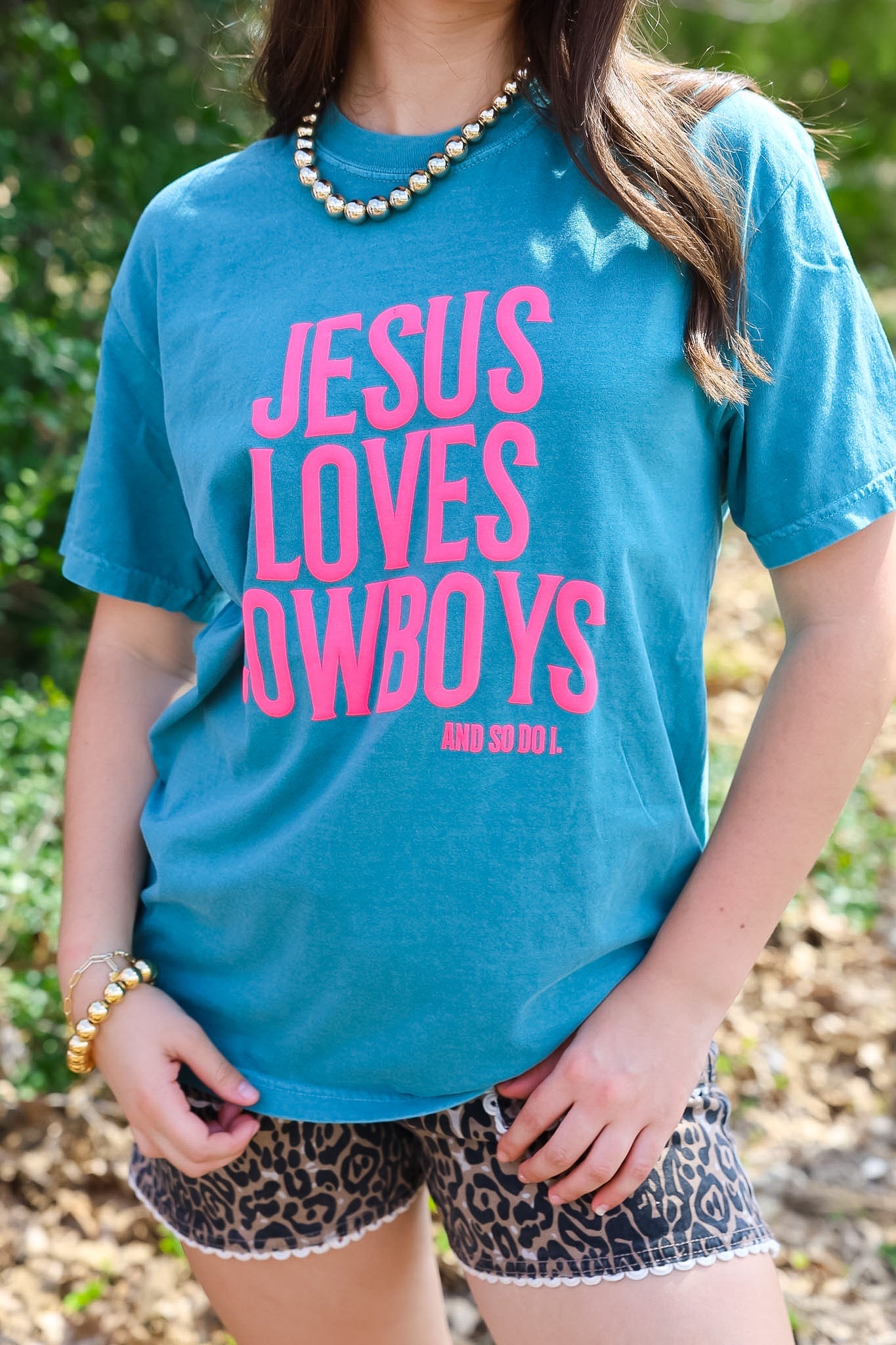 JESUS LOVES COWBOYS TEE | CREWNECK