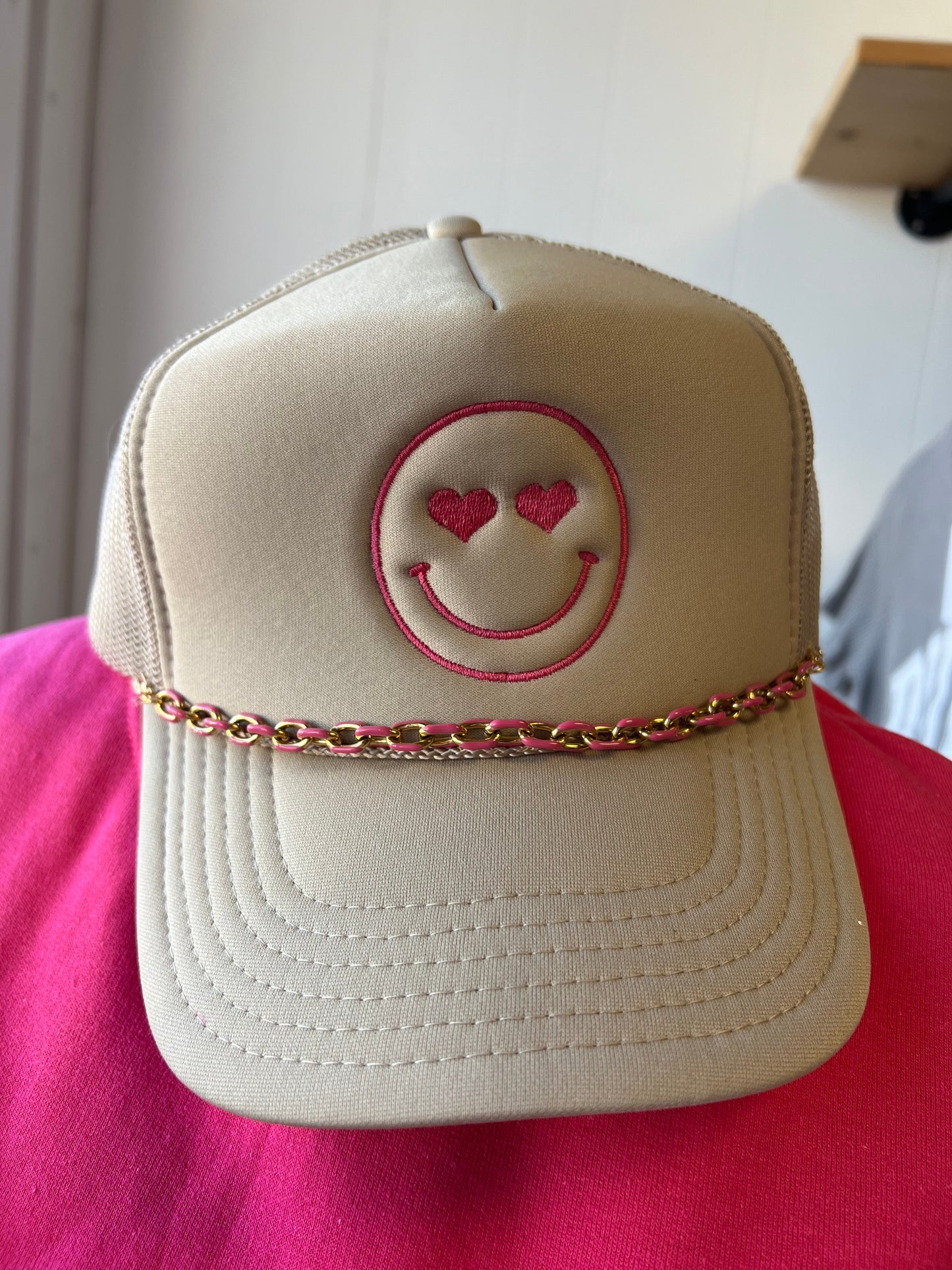 HEART EYES TRUCKER HAT