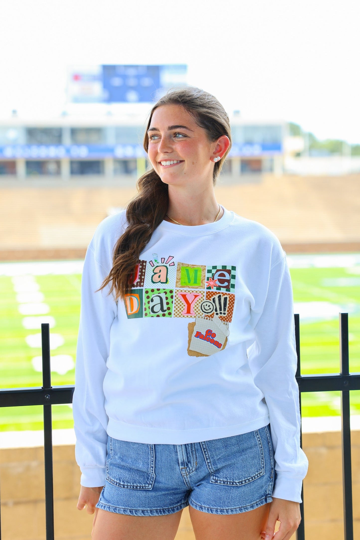 KICKOFF CUTIE TEE | CREWNECK