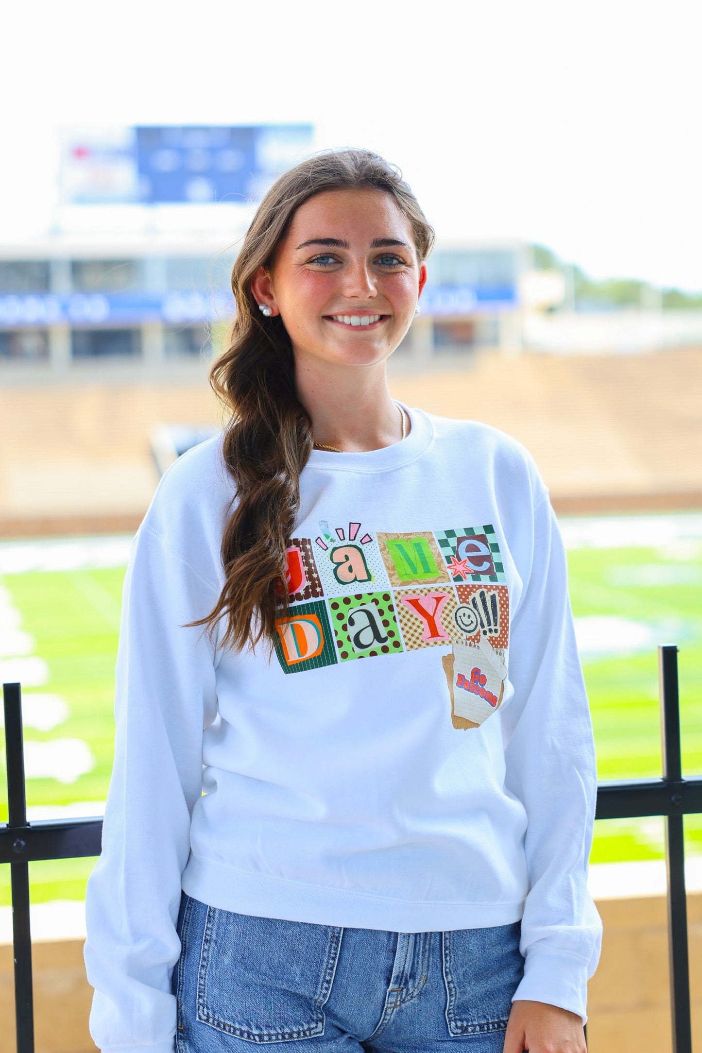 KICKOFF CUTIE TEE | CREWNECK
