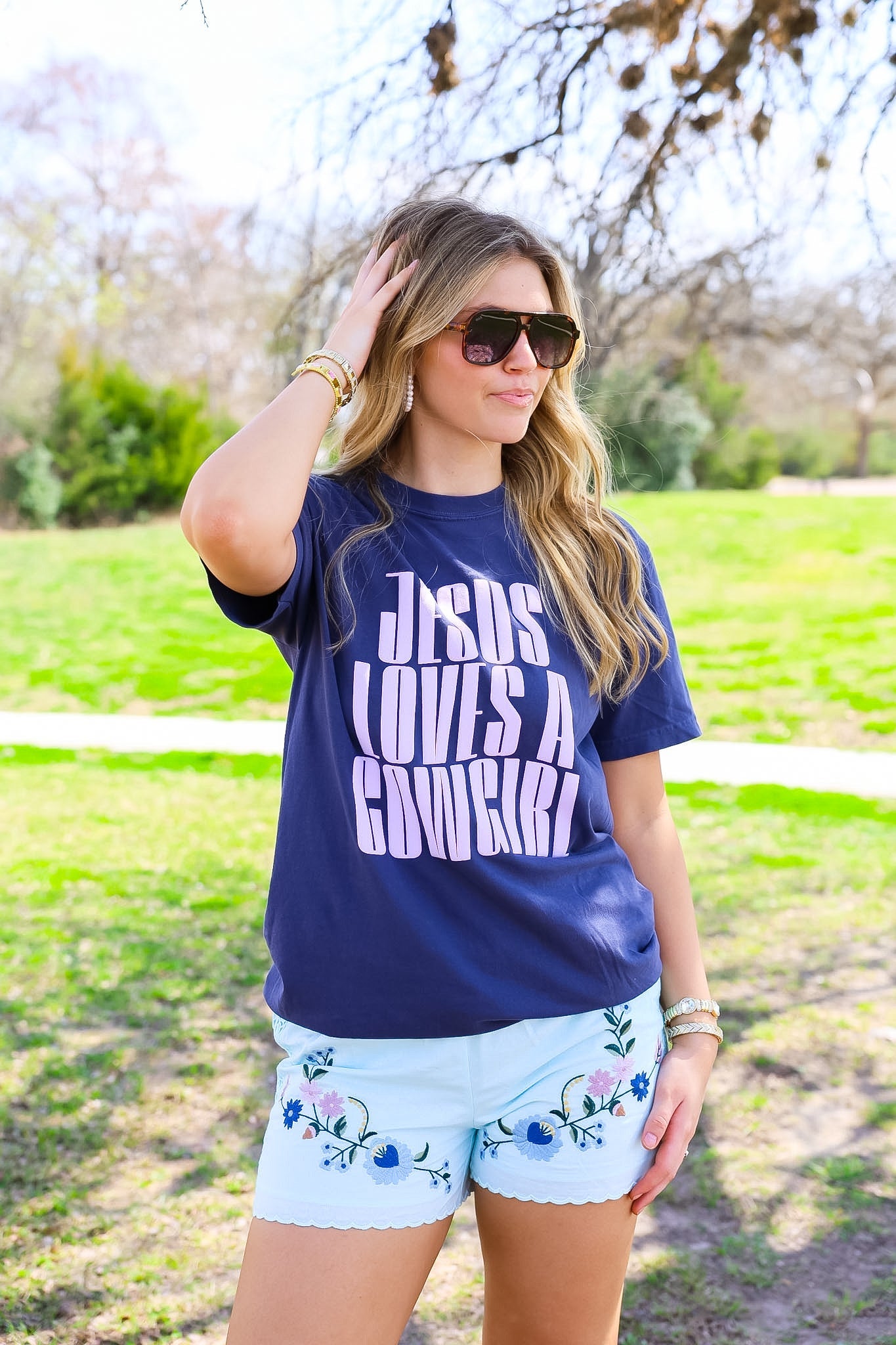 JESUS LOVES A COWGIRL TEE | CREWNECK