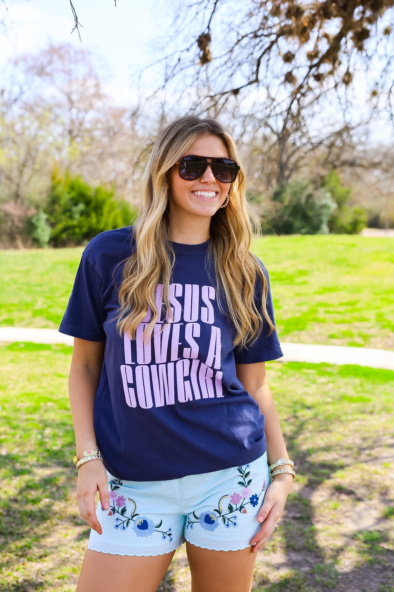 JESUS LOVES A COWGIRL TEE | CREWNECK