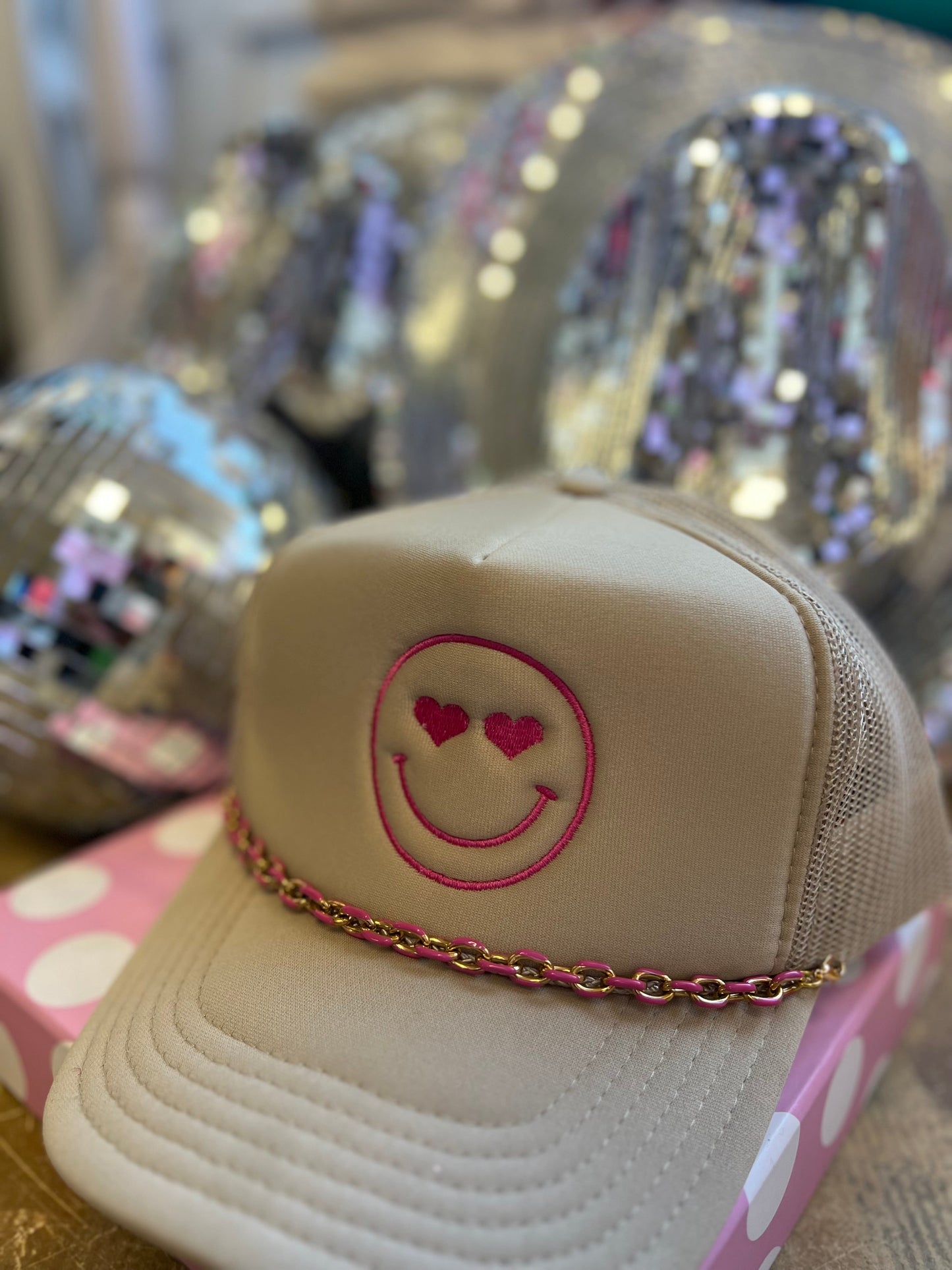 HEART EYES TRUCKER HAT