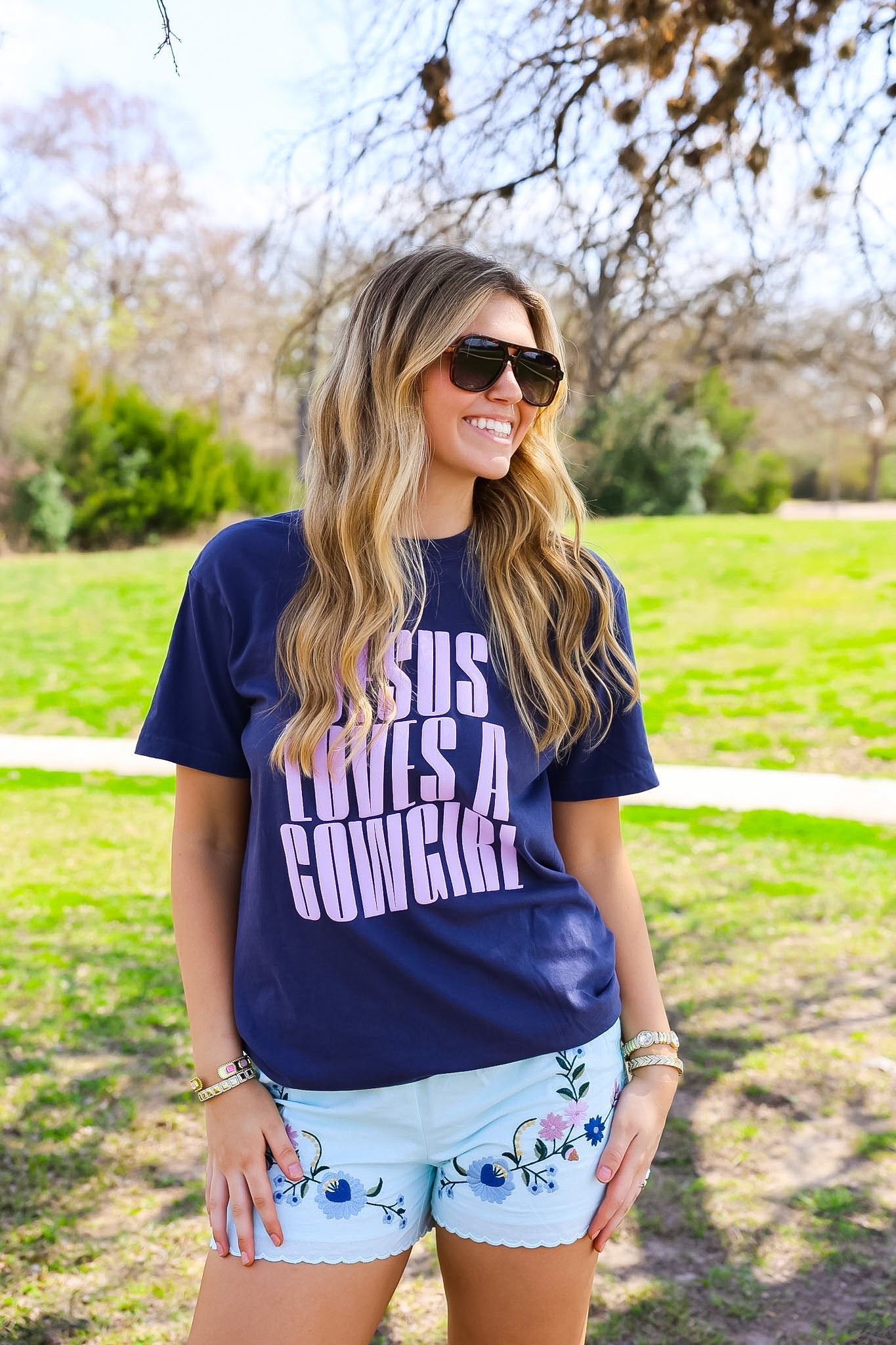 JESUS LOVES A COWGIRL TEE | CREWNECK