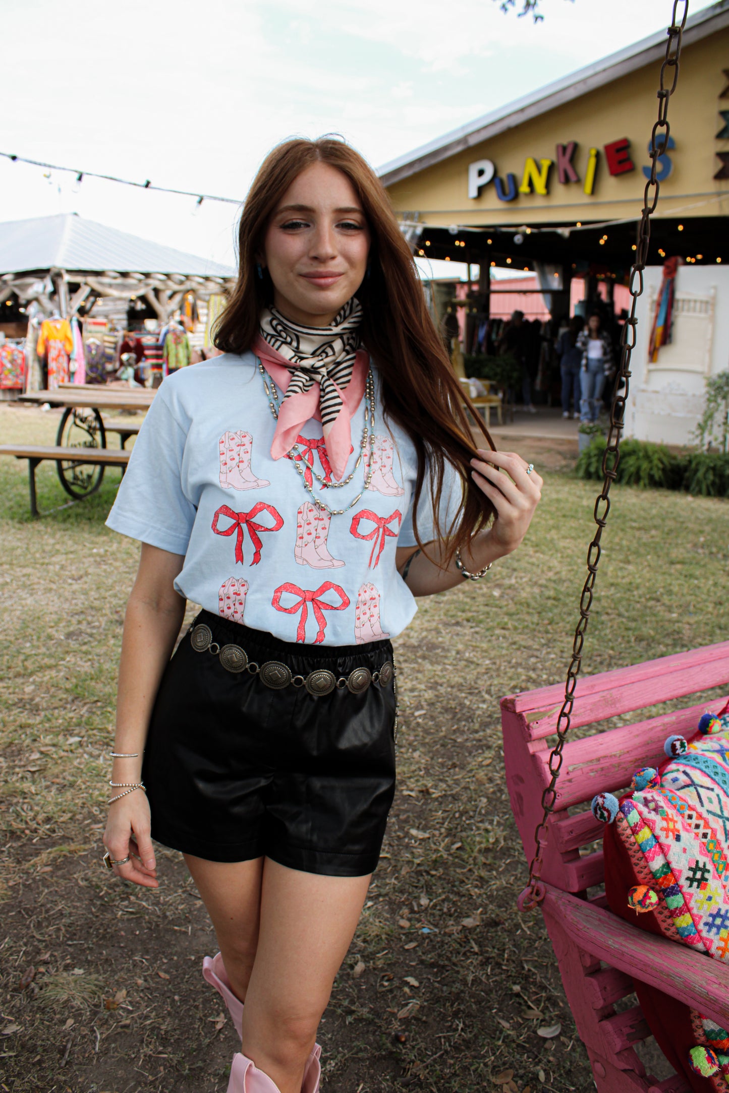 BOOTS AND BOWS TEE